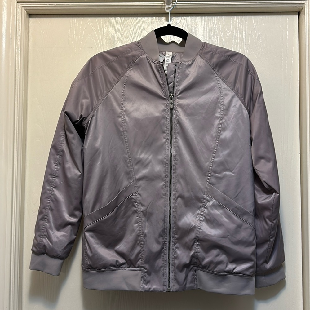 Like new condition, Lululemon lilac lightweight bomber lining inside